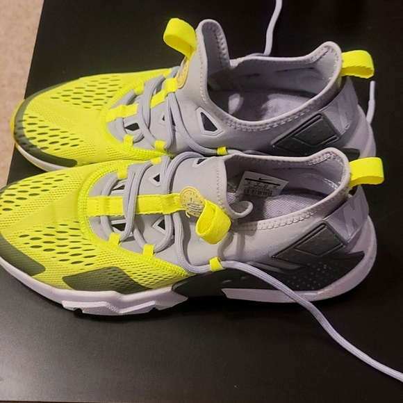 Sneakers - Picture 3 of 4